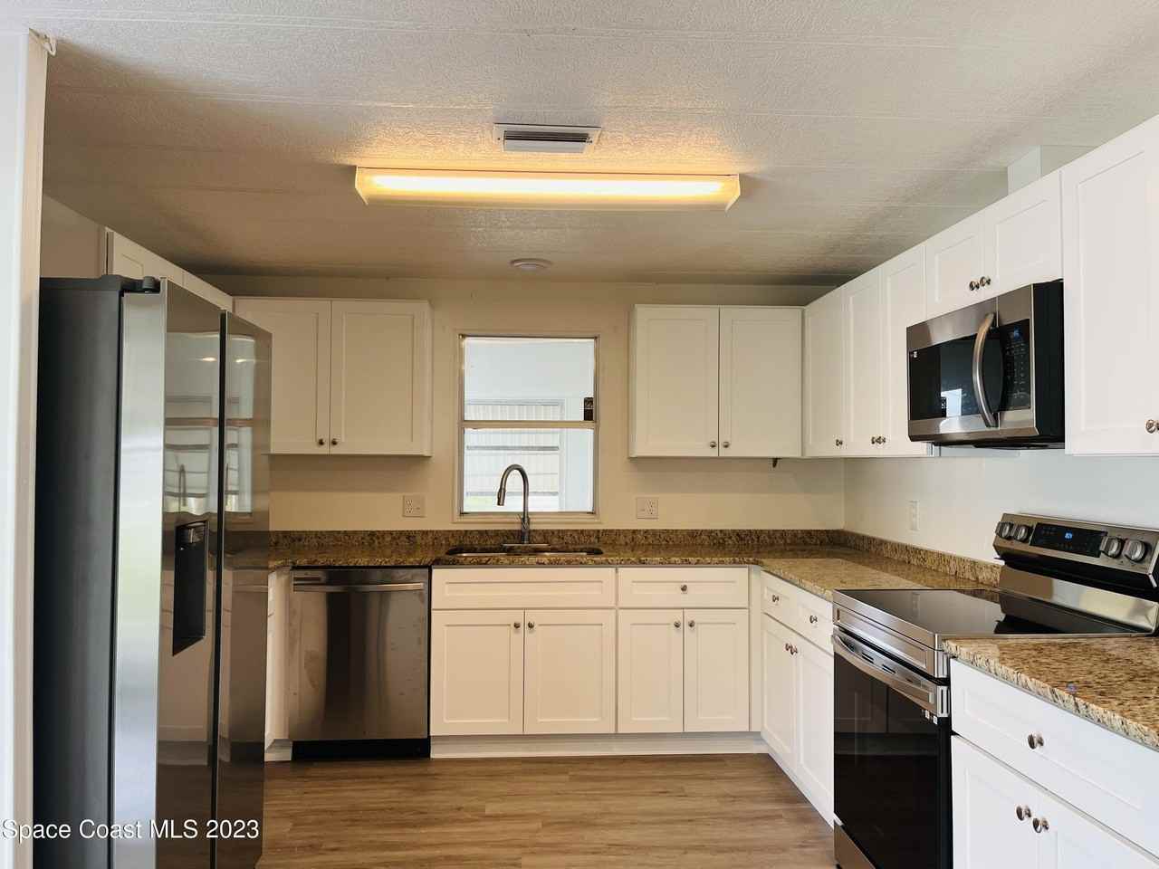 530 Kimberly Cir - Photo 2 of 19
