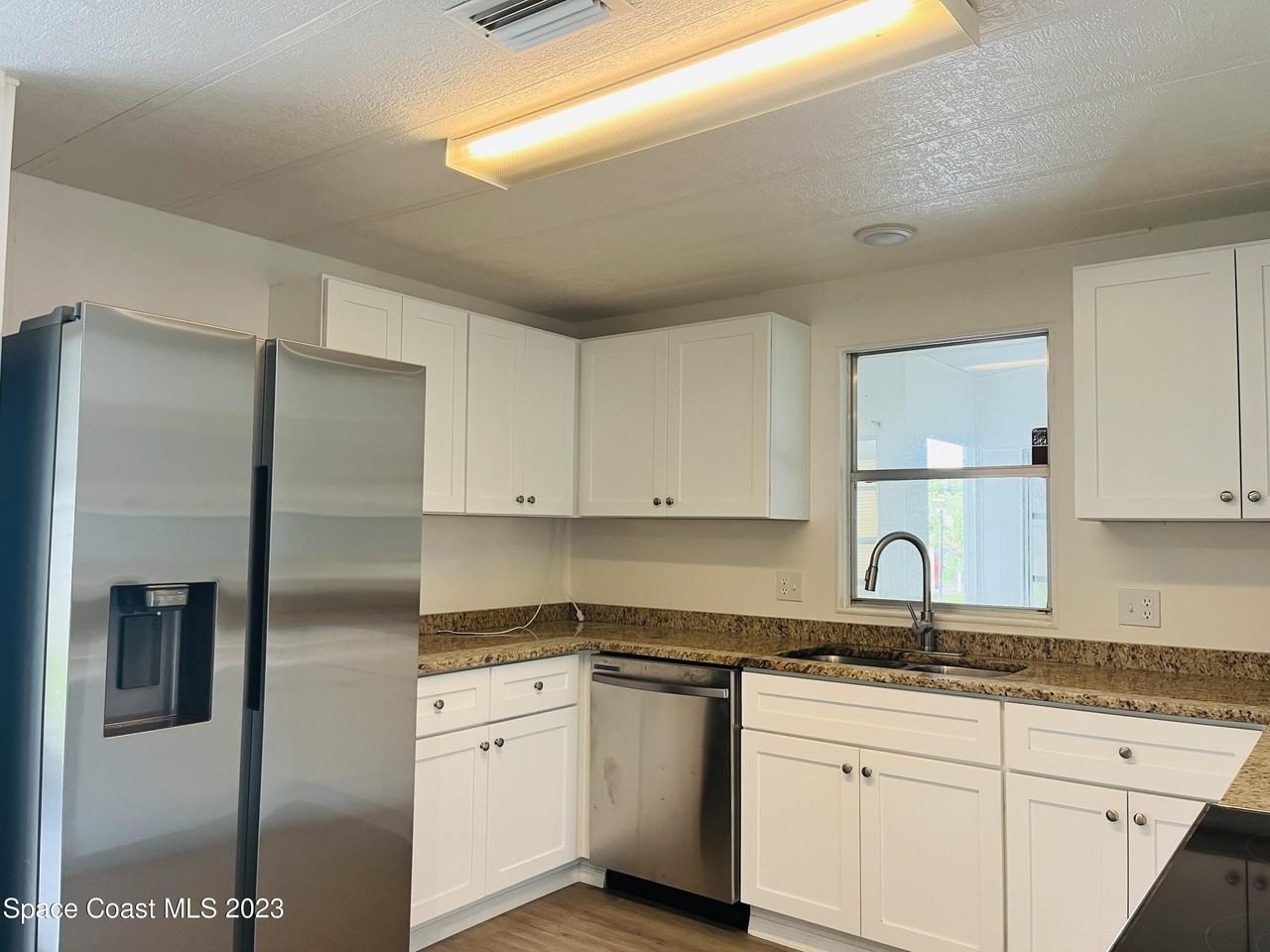 530 Kimberly Cir - Photo 3 of 19