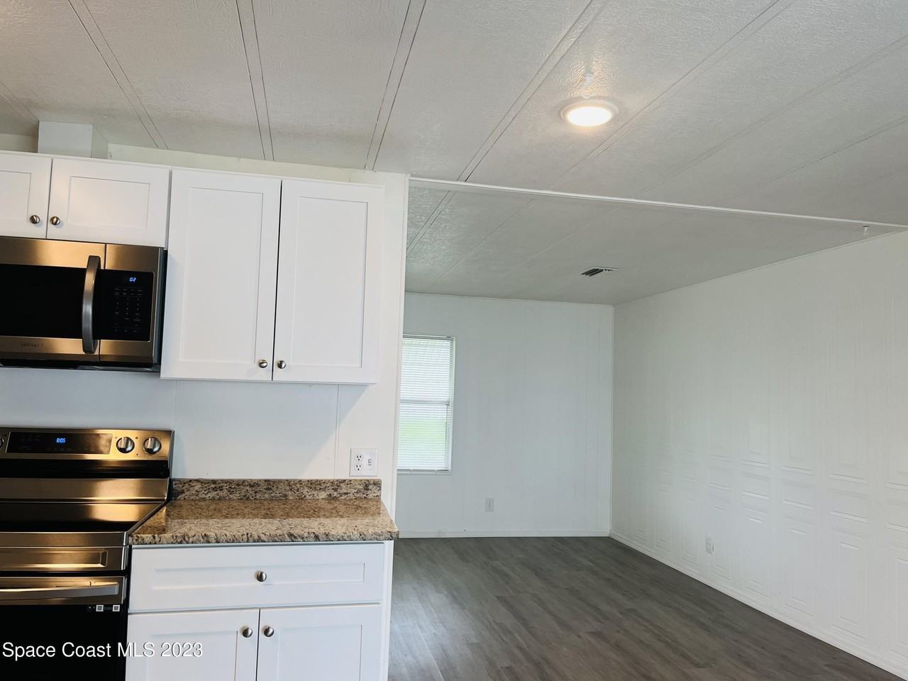 530 Kimberly Cir - Photo 4 of 19