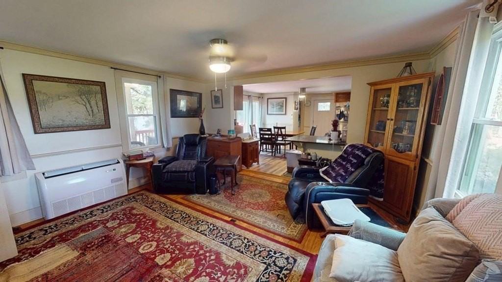18484 Hermitage Rd - Photo 2 of 33