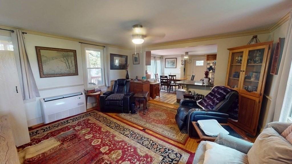 18484 Hermitage Rd - Photo 3 of 33