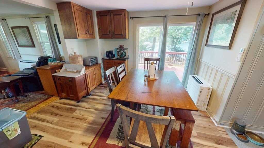 18484 Hermitage Rd - Photo 6 of 33