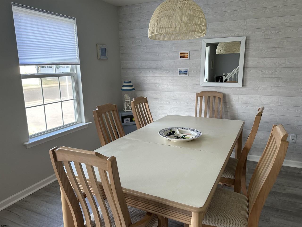 1304 Vardon Rd - Photo 3 of 20
