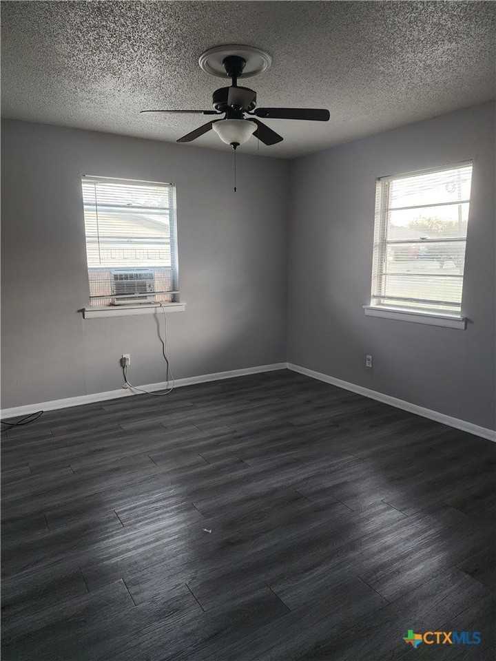 403 E Robertson Ave #B - Photo 2 of 6