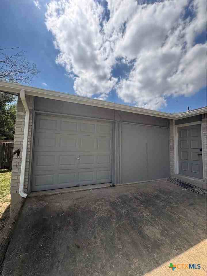 4009 Hillside Dr - Photo 4 of 33
