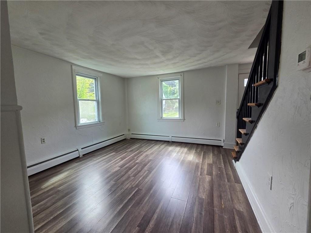 226 Providence St - Photo 3 of 16
