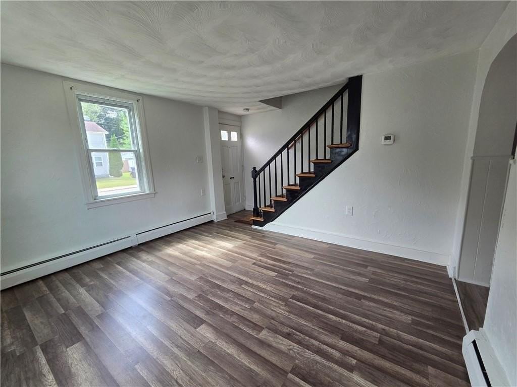226 Providence St - Photo 4 of 16