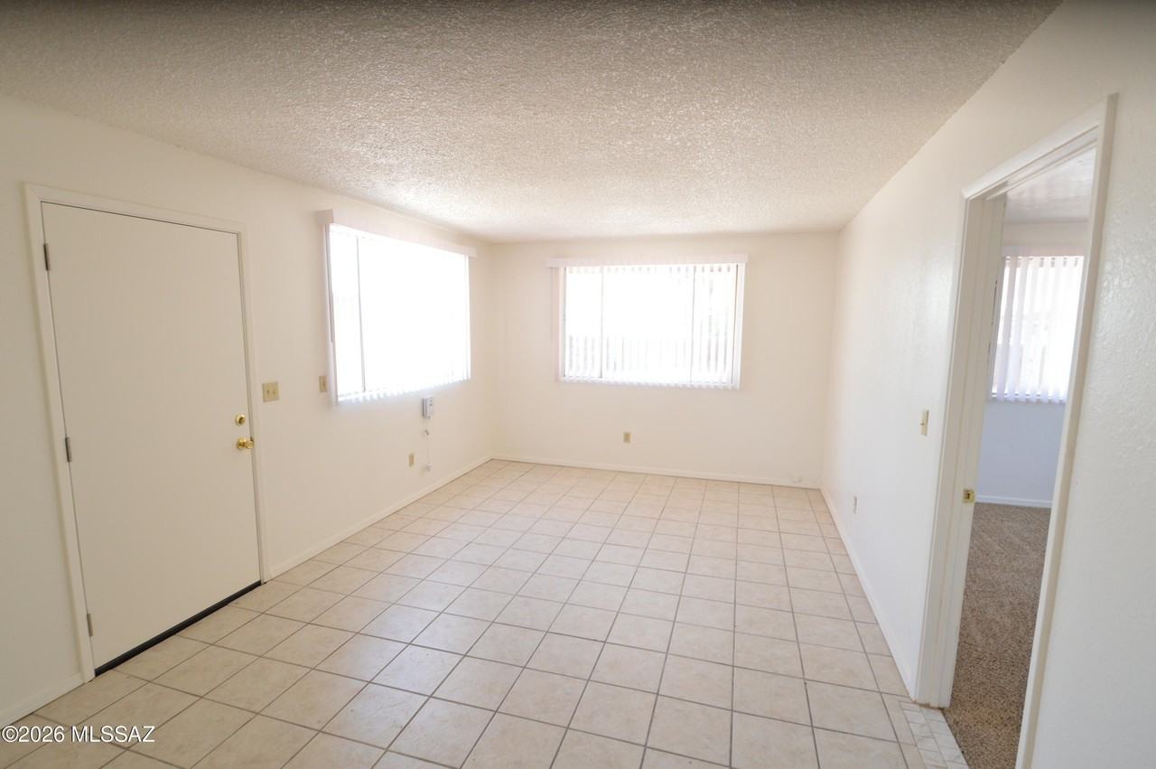 2633 E Silver St - Photo 3 of 8