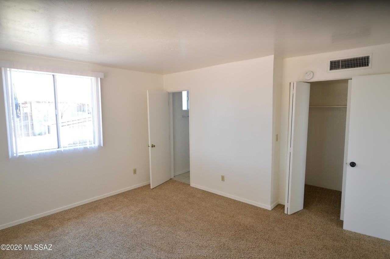 2633 E Silver St - Photo 4 of 8