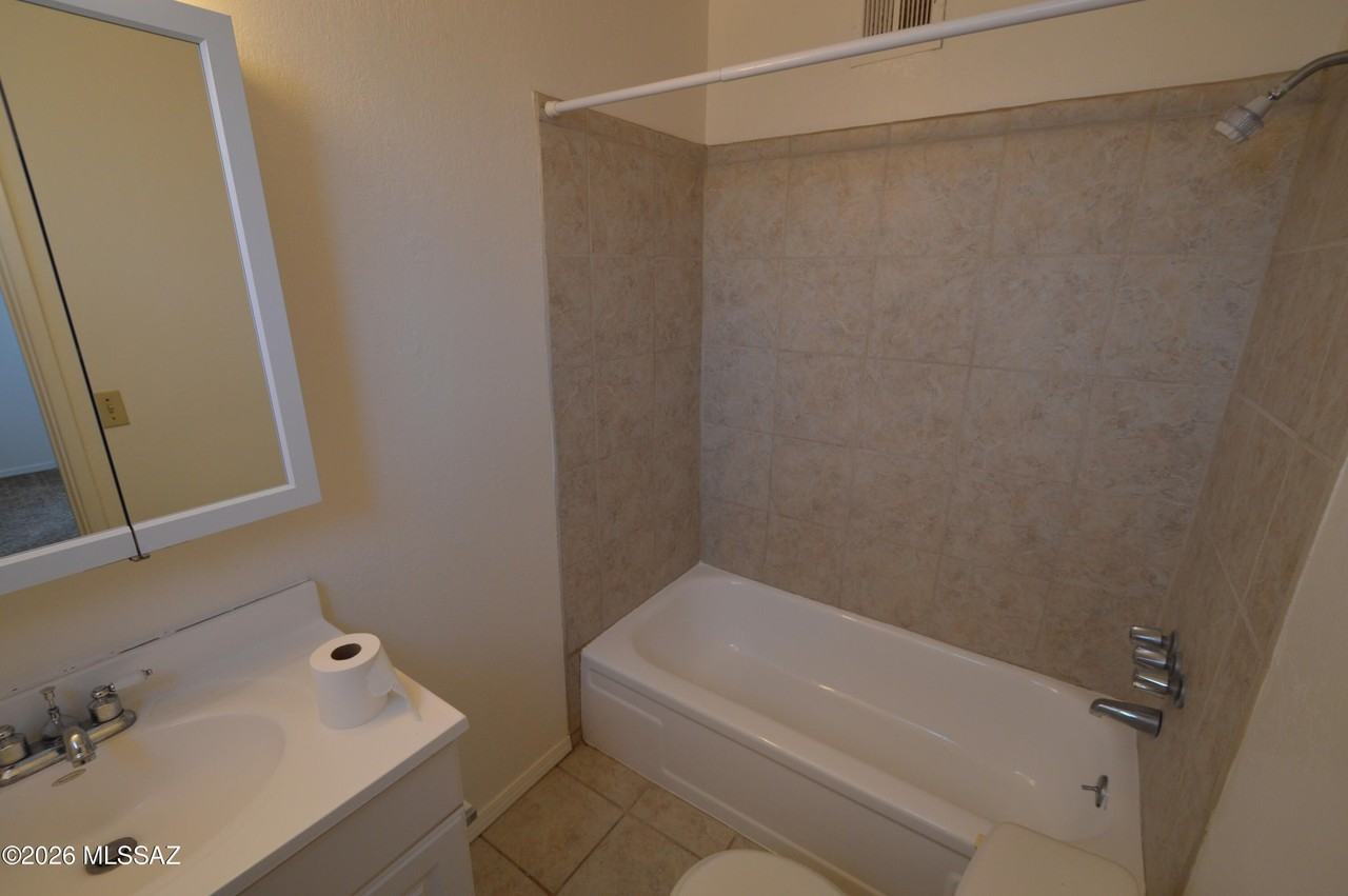 2633 E Silver St - Photo 5 of 8