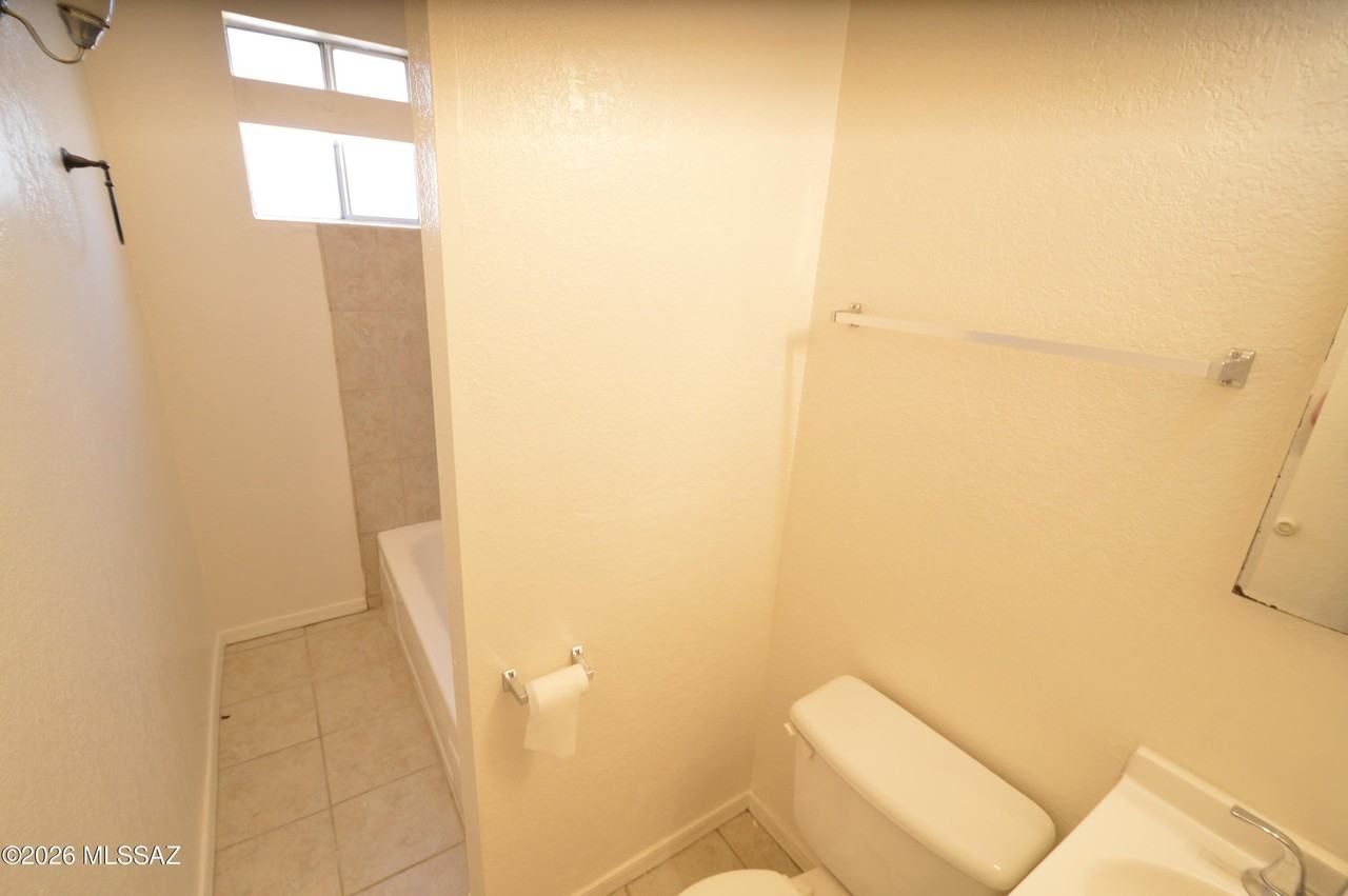 2633 E Silver St - Photo 7 of 8