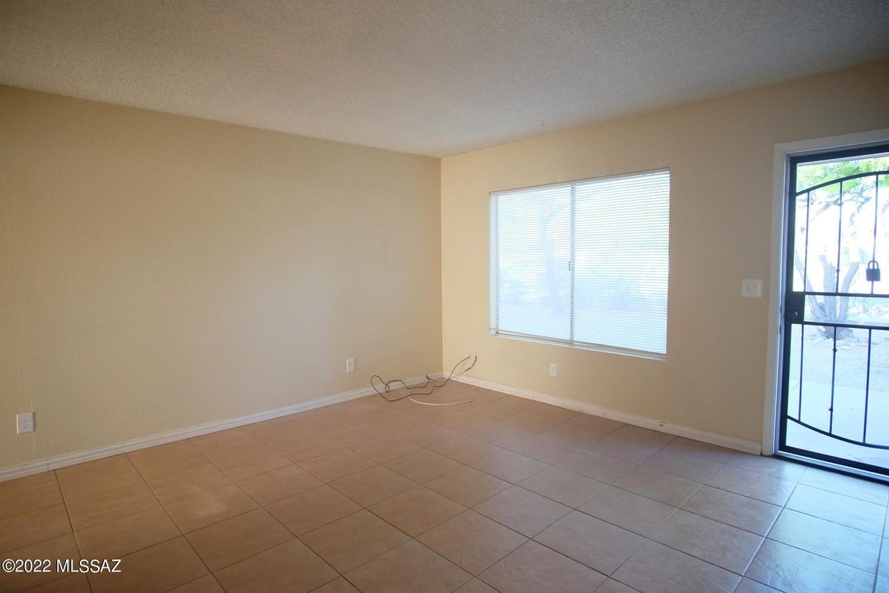 3003 N Euclid Ave - Photo 4 of 23