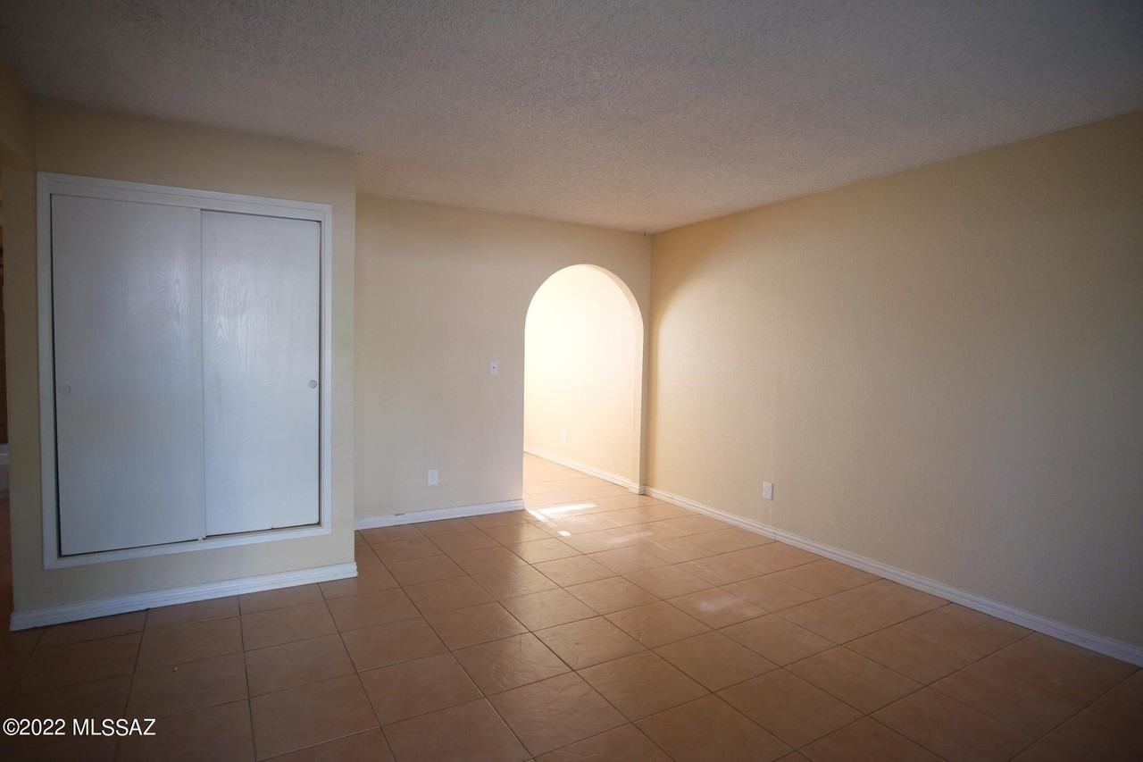 3003 N Euclid Ave - Photo 5 of 23