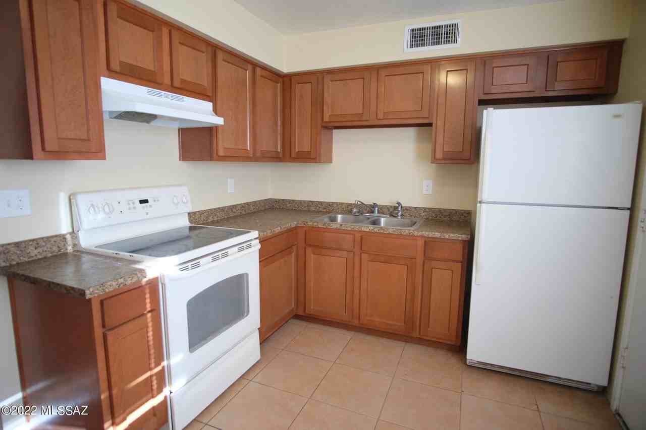3003 N Euclid Ave - Photo 6 of 23
