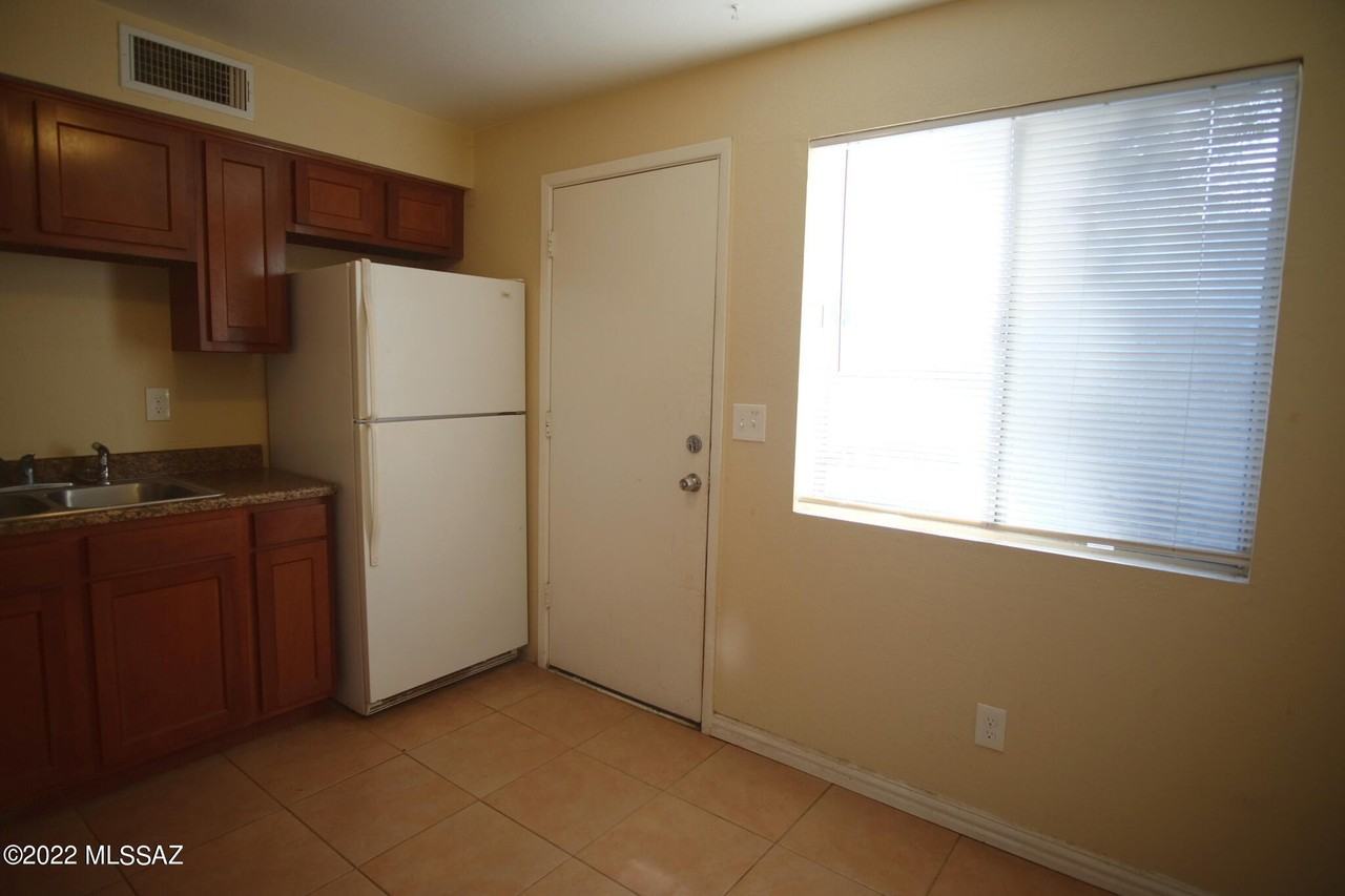 3003 N Euclid Ave - Photo 7 of 23