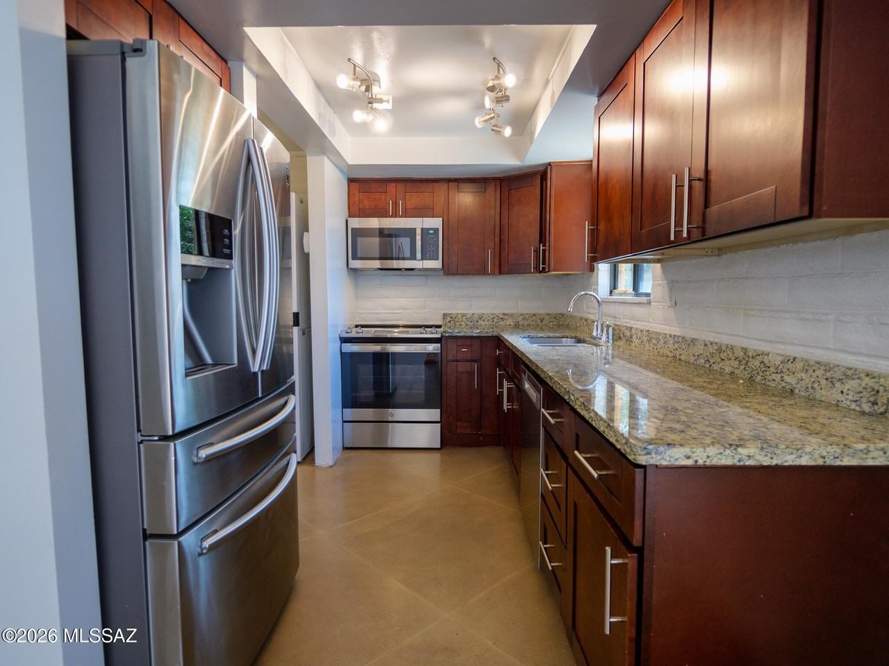 7420 E 39th St - Photo 7 of 24