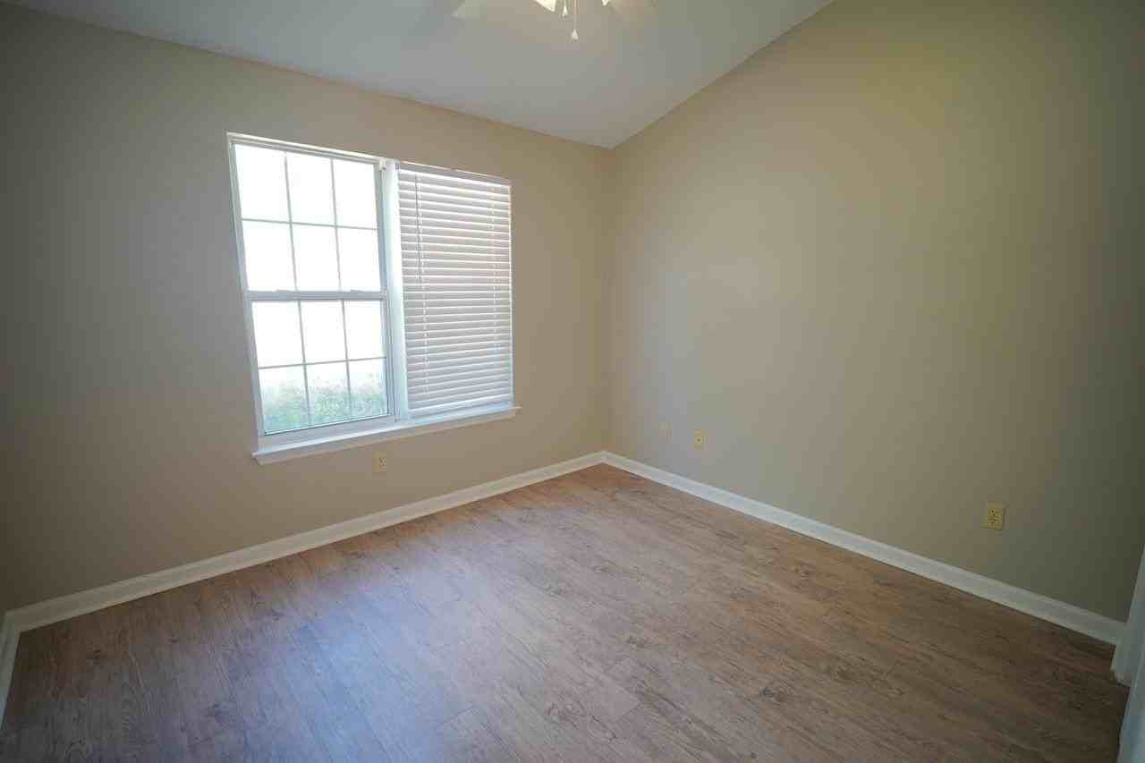 2414 Manzanita Ct - Photo 4 of 23