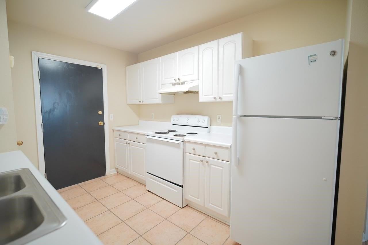 859 W Brevard St #1 - Photo 3 of 32