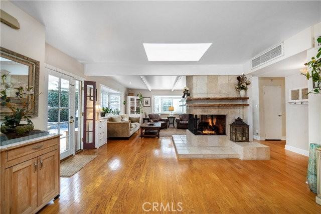 4571 Canoga Dr - Photo 3 of 8