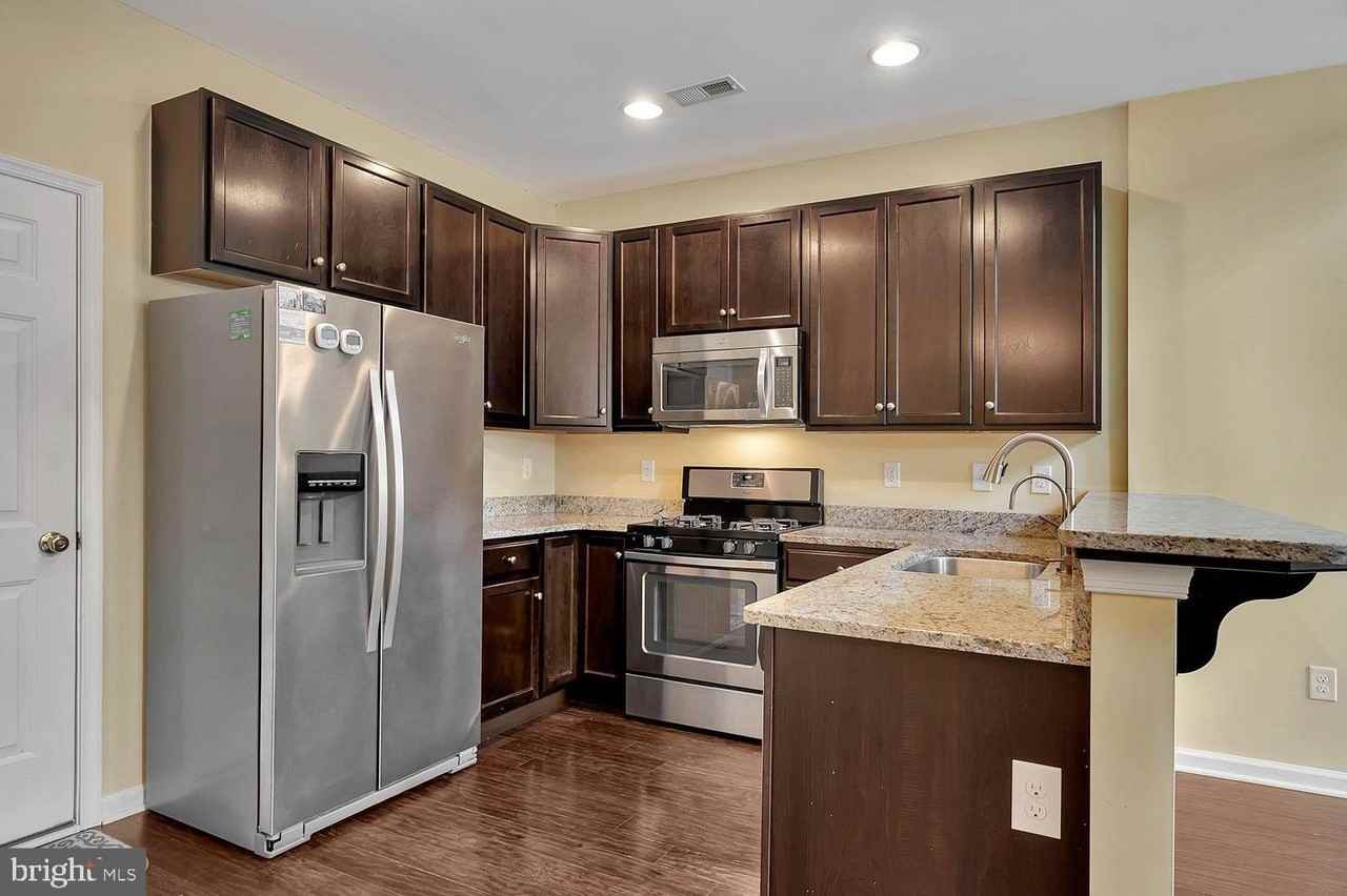 1092 Worth Ln - Photo 4 of 17