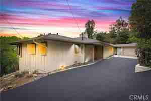 featured image of 859 Saint Katherine Dr
