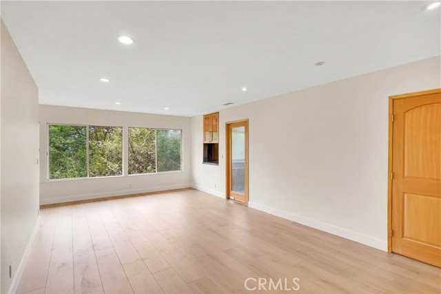 859 Saint Katherine Dr - Photo 3 of 8