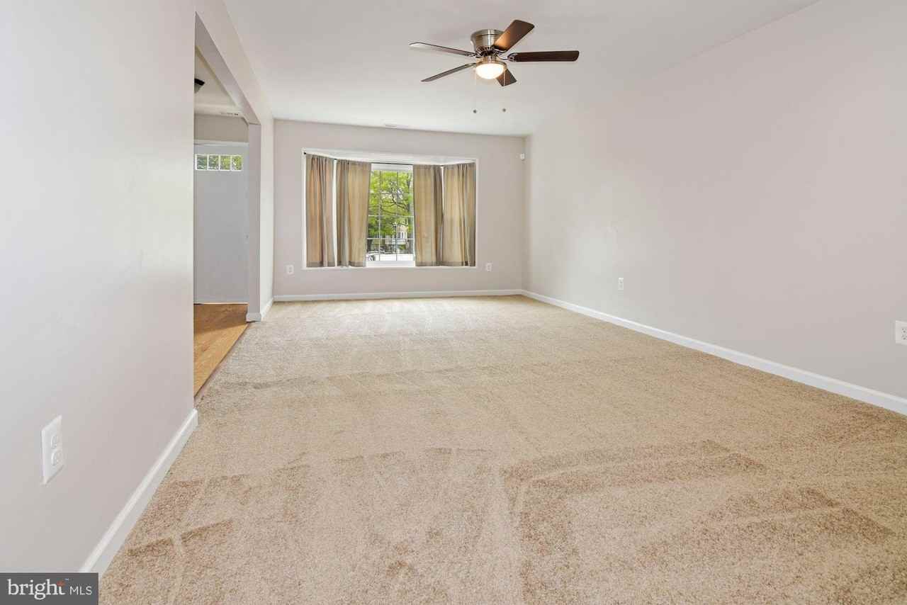1467 Chatham Ct - Photo 4 of 30