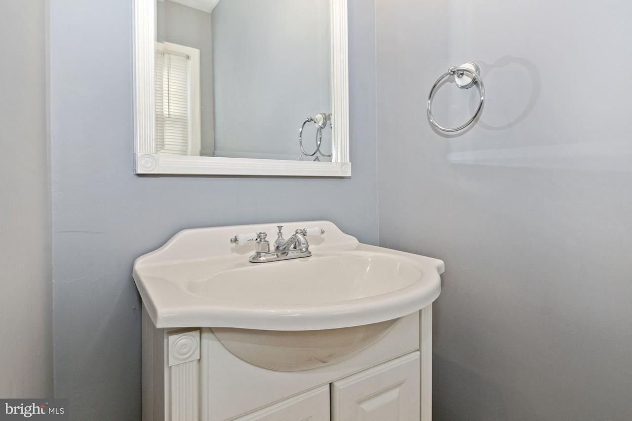 1467 Chatham Ct - Photo 7 of 30