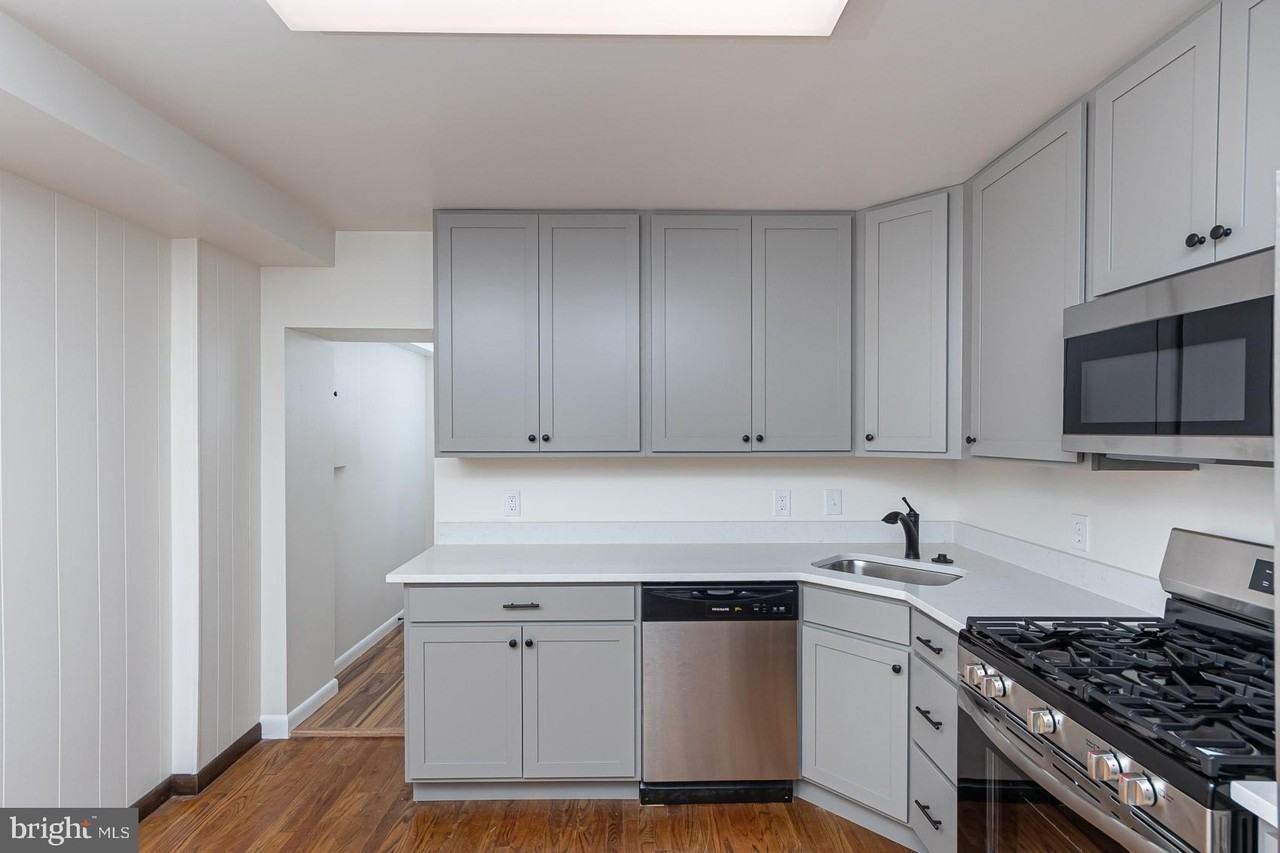 416 E Cross St - Photo 7 of 36