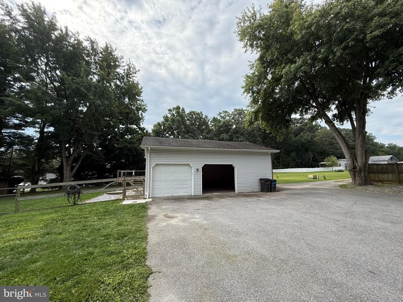 1707 Fairmount Rd - Photo 5 of 42