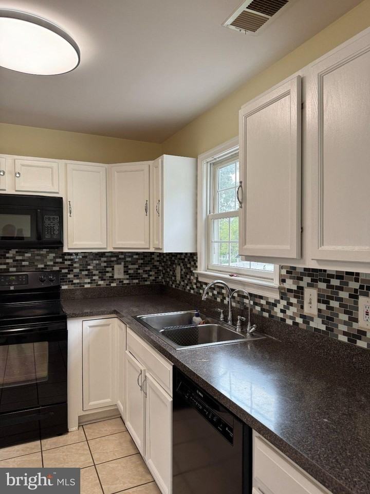 9514 Washington Ave - Photo 5 of 18