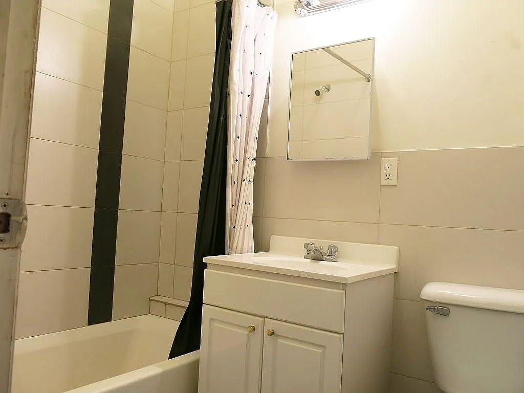 231 Boerum St #2R - Photo 3 of 6