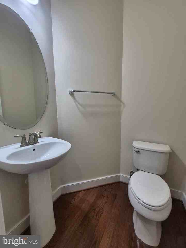 251 Decoverly Dr - Photo 6 of 33