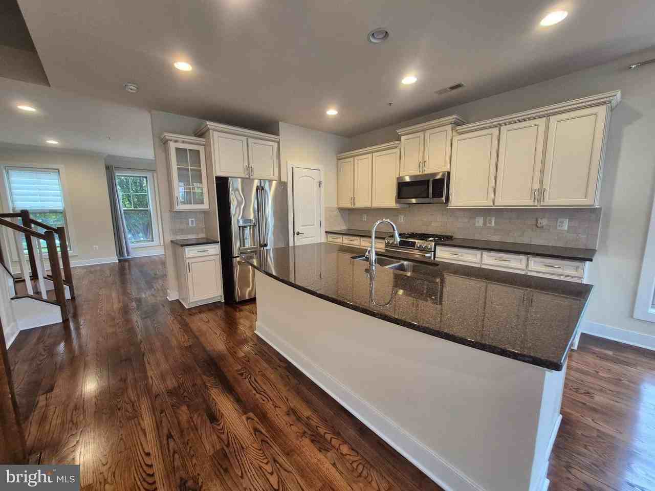 251 Decoverly Dr - Photo 7 of 33