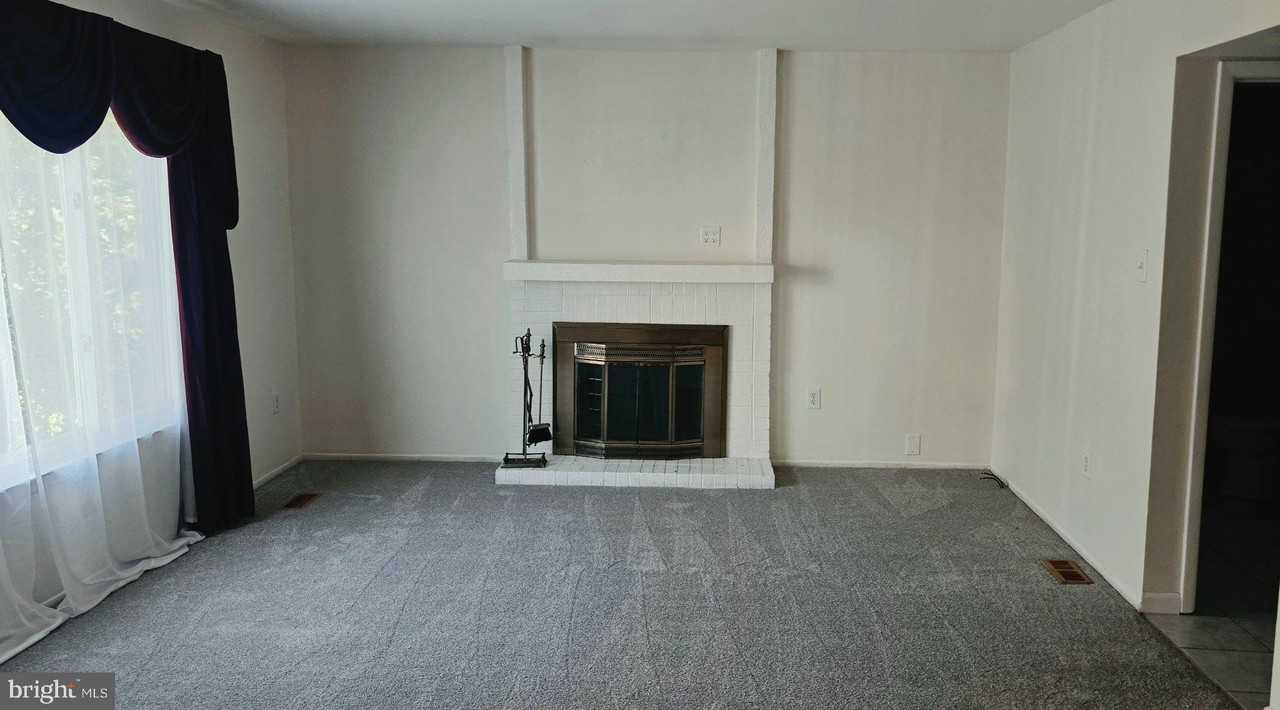 18900 Glendower Rd - Photo 2 of 15