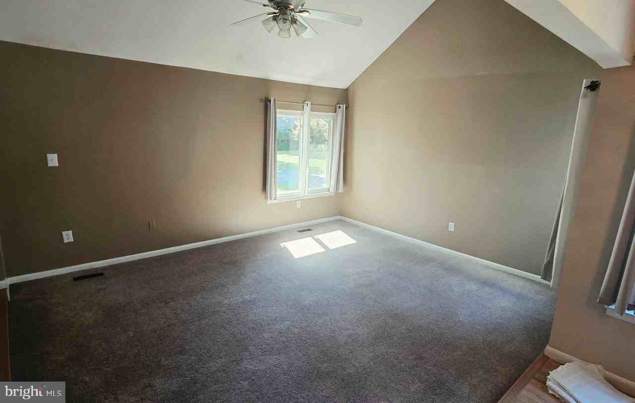 18900 Glendower Rd - Photo 6 of 15
