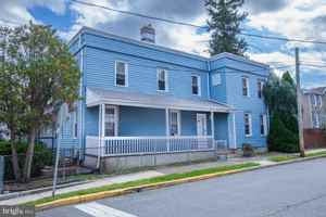 featured image of 140 Franklin St