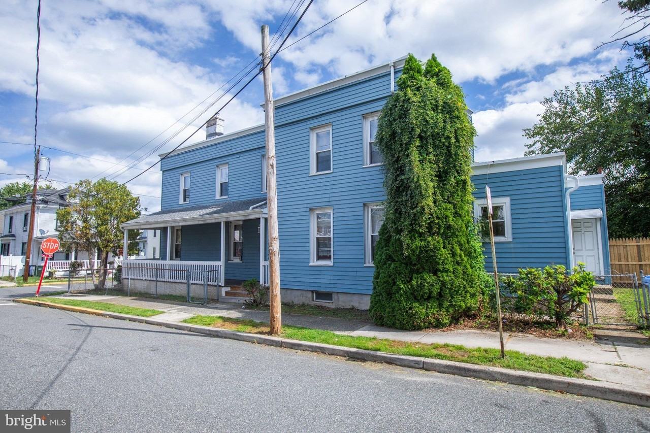 140 Franklin St - Photo 2 of 40