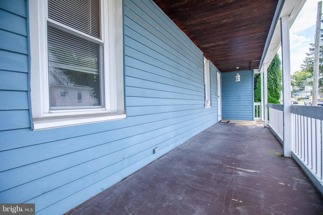 140 Franklin St - Photo 4 of 40