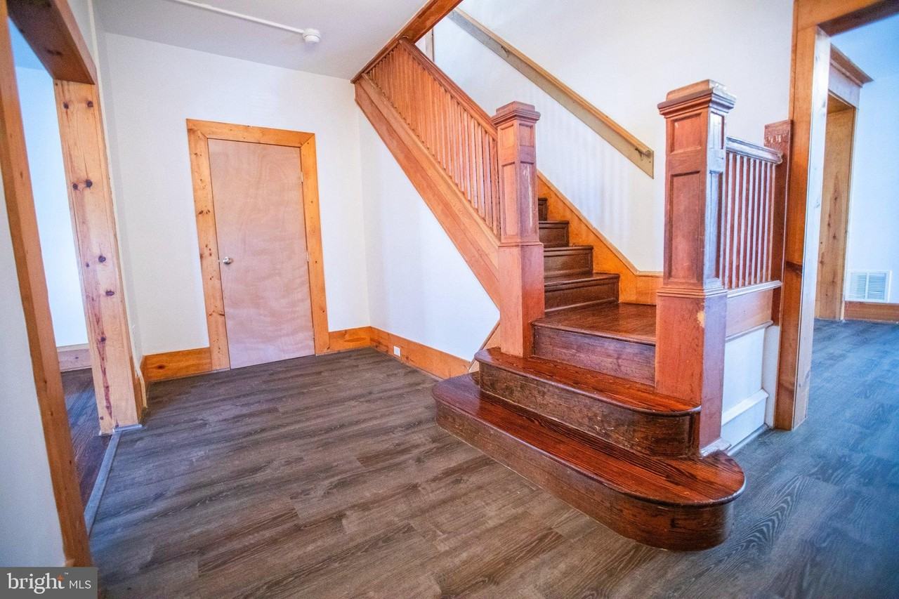 140 Franklin St - Photo 6 of 40