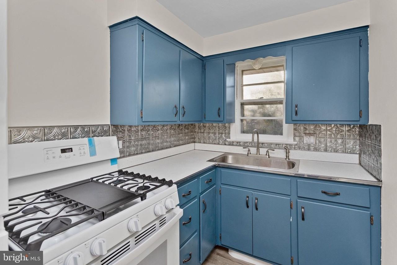 6 Clarendon Ave #3 - Photo 3 of 13