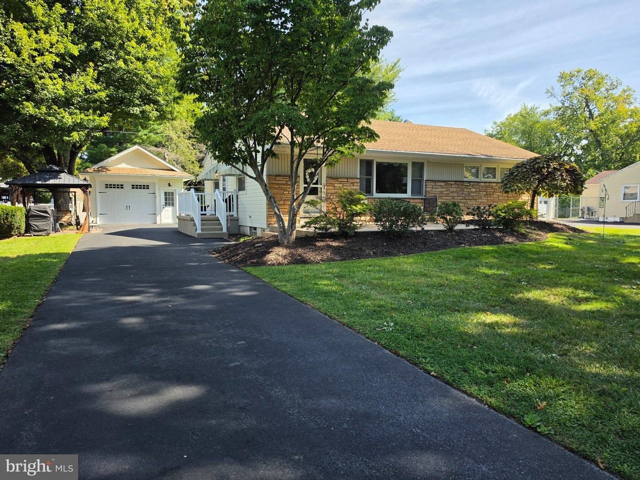 224 Cedar Ave - Photo 4 of 25