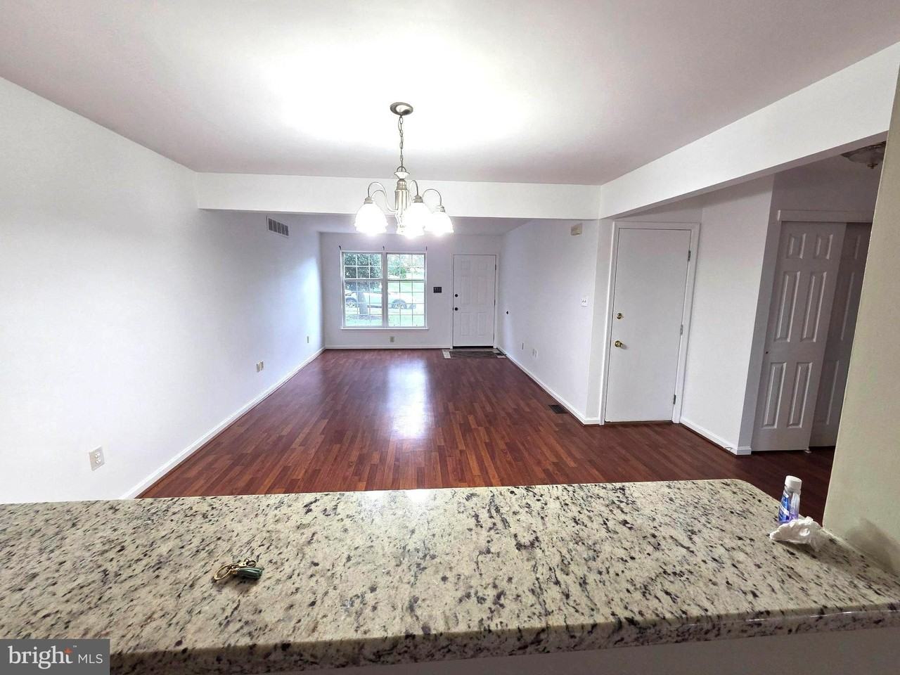 1146 Oxford Cir - Photo 3 of 25
