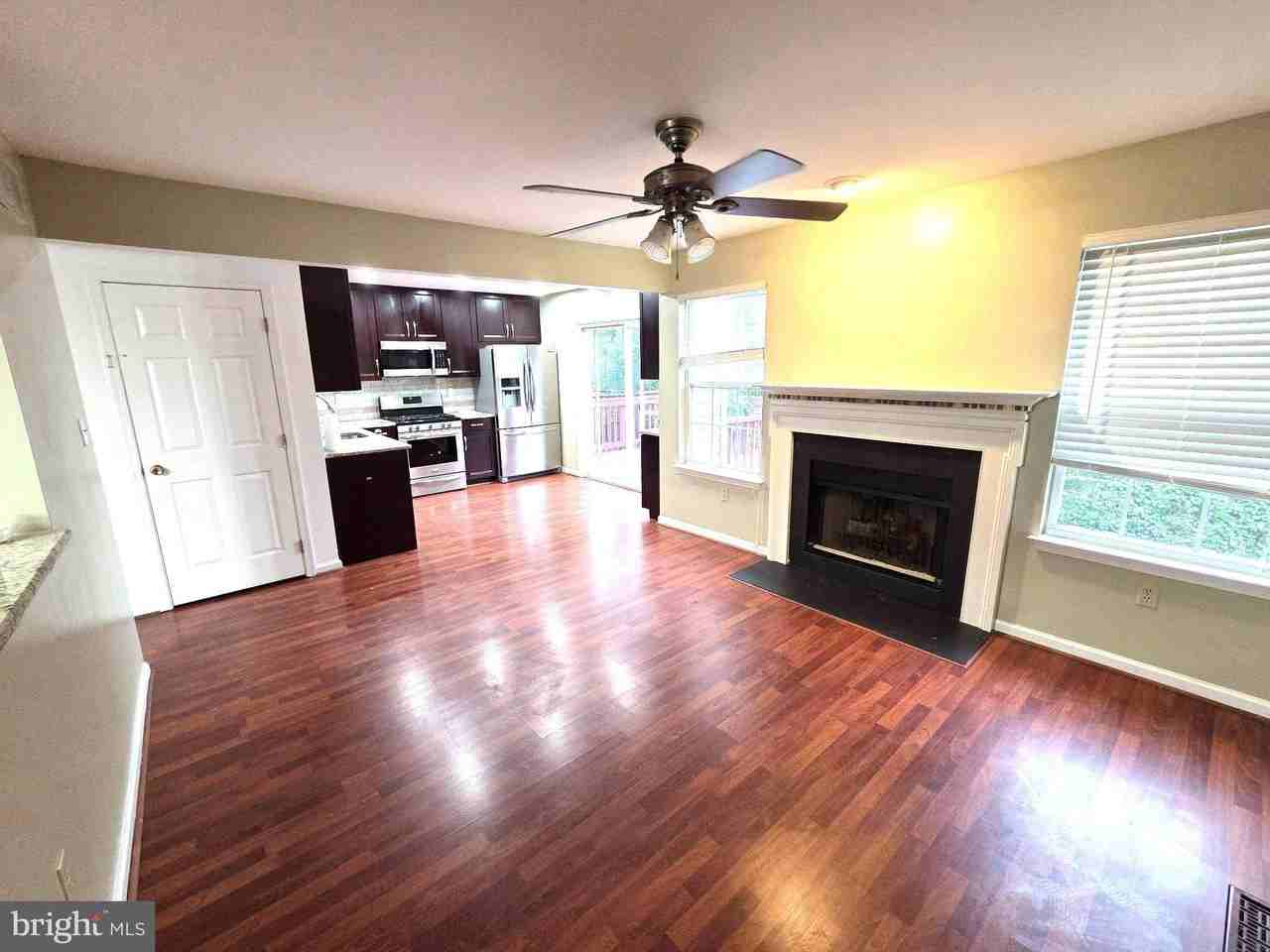 1146 Oxford Cir - Photo 4 of 25