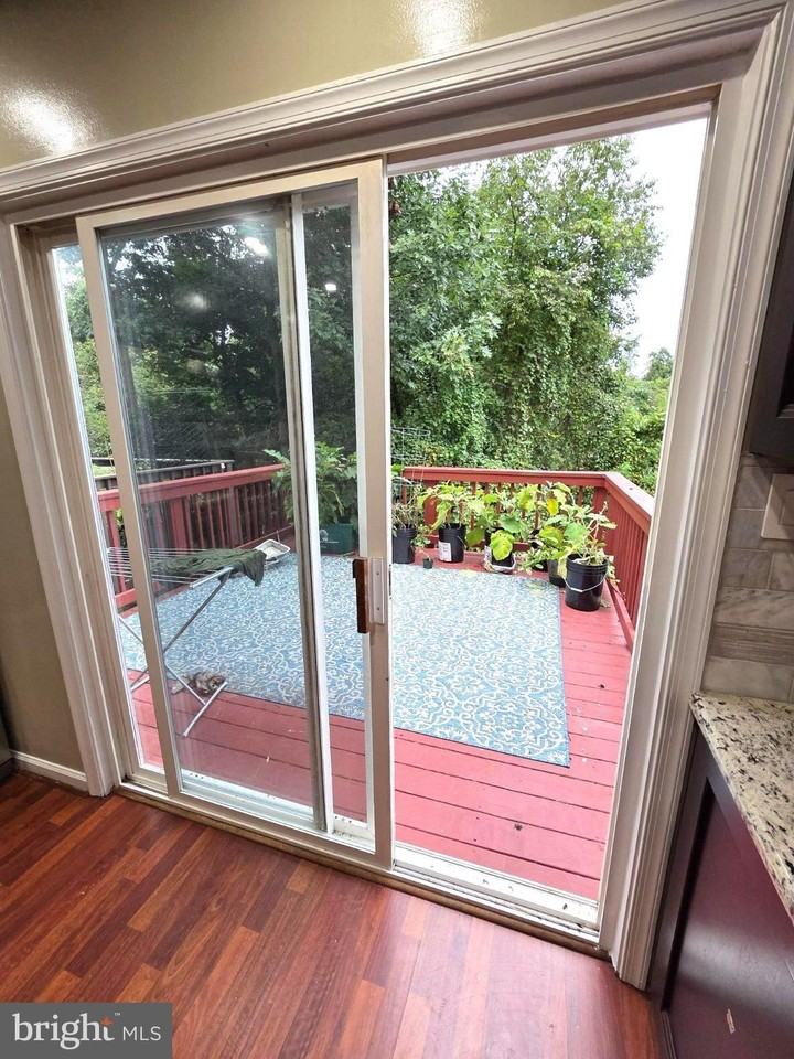1146 Oxford Cir - Photo 6 of 25