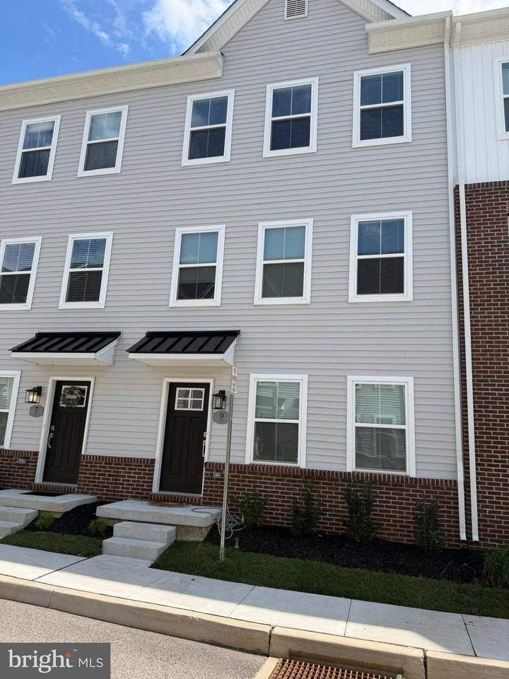9 Atkins Dr - Photo 2 of 48