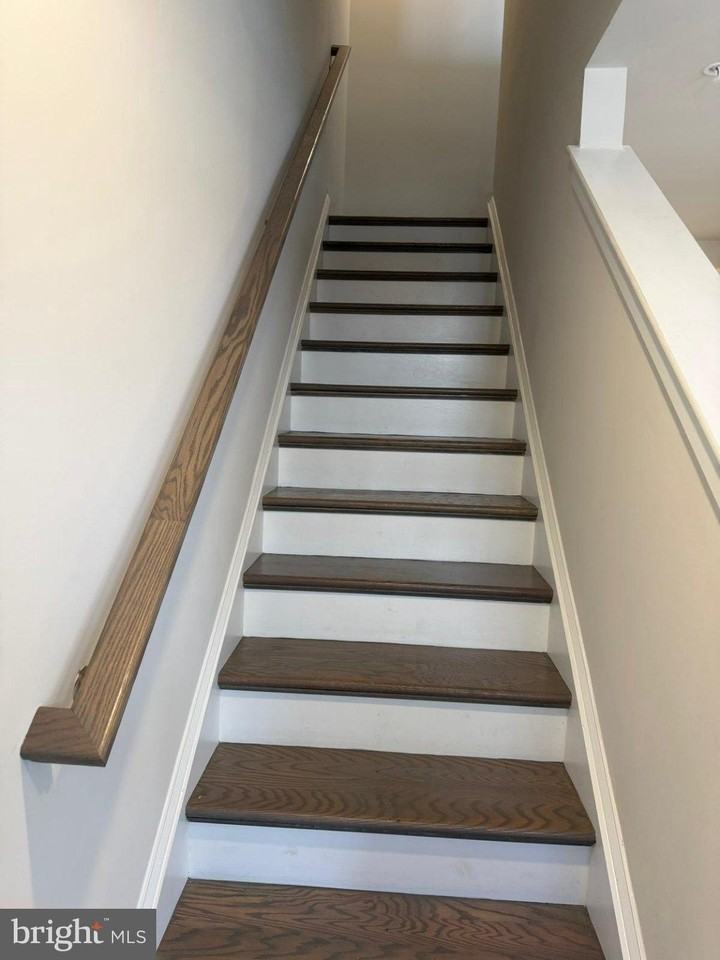 9 Atkins Dr - Photo 3 of 48