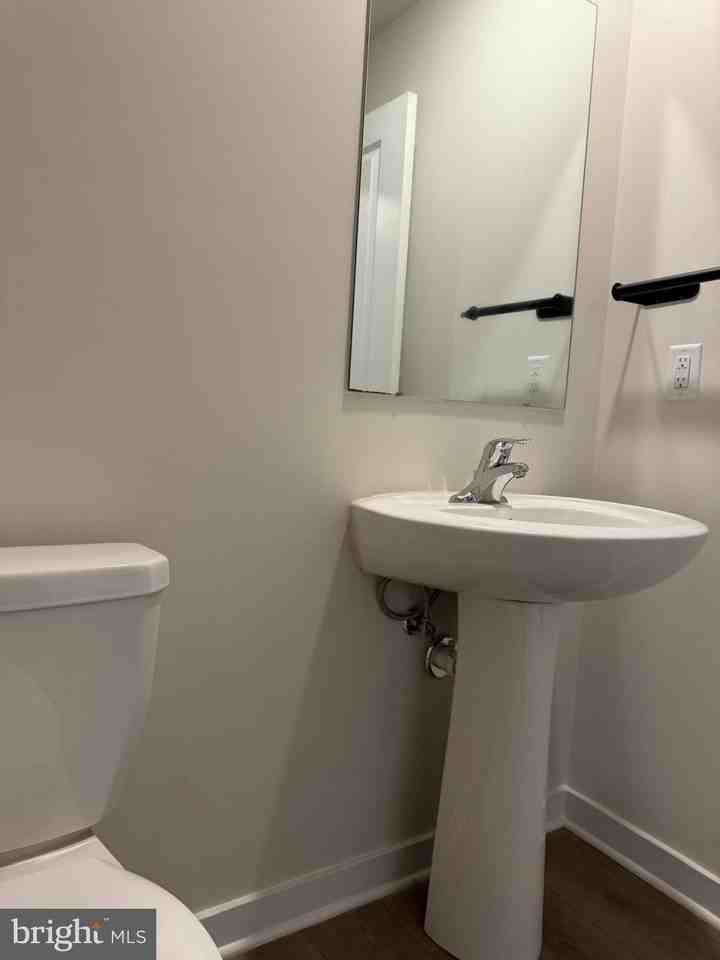 9 Atkins Dr - Photo 4 of 48