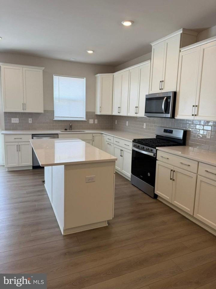 9 Atkins Dr - Photo 6 of 48