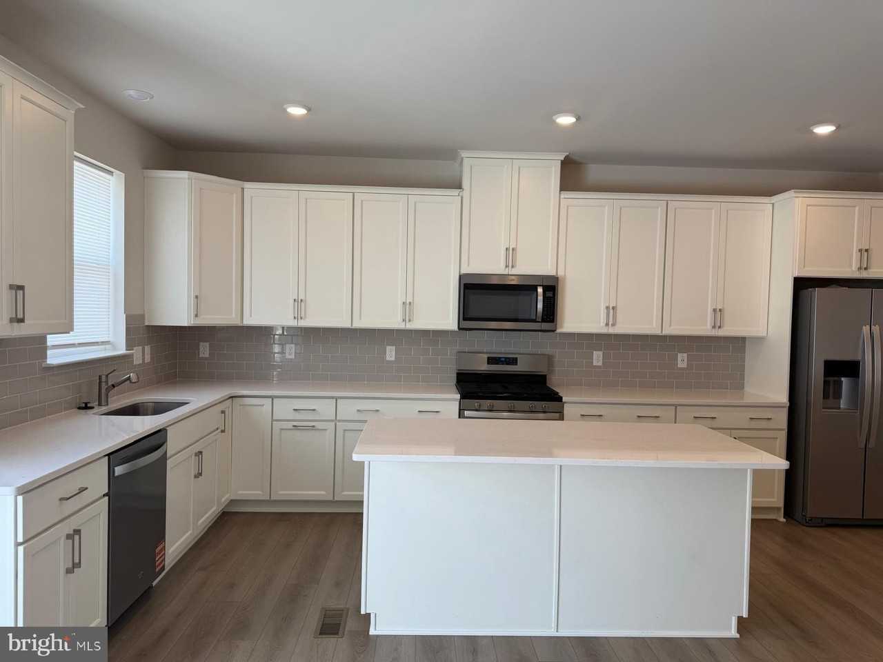 9 Atkins Dr - Photo 7 of 48